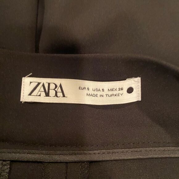 Zara  Black Shorts Size Small Pleated - Picture 8 of 10